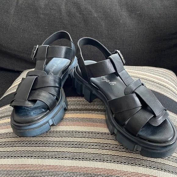 Super Cute 💕 Free People Brooks black fisherman sandals!! - Picture 6 of 14